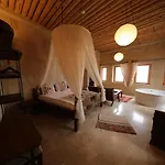 Helike Cave Szálloda 2*