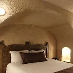 Helike Cave ホテル ウチヒサール