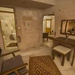 Szálloda Helike Cave 2*