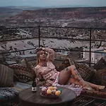 Helike Cave Üçhisar