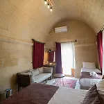 Helike Cave Отель Учисар