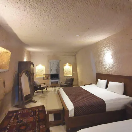 Helike Cave 우치사르