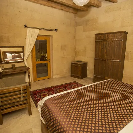 Helike Cave 3* 우치사르