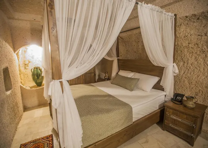 Helike Cave فندق أُتْشيسار