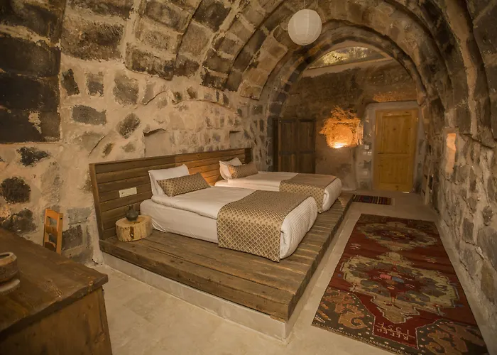 Helike Cave فندق 3*