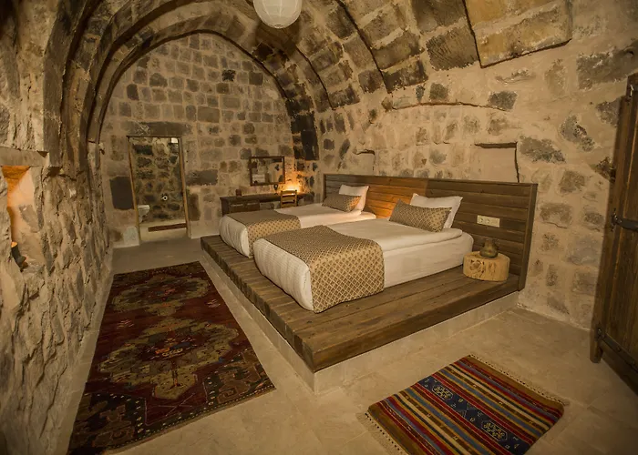 Helike Cave أُتْشيسار