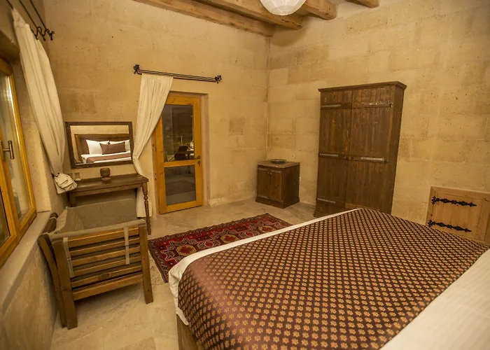 Helike Cave 3* أُتْشيسار