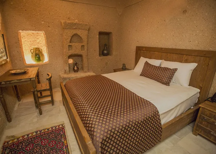 Helike Cave أُتْشيسار