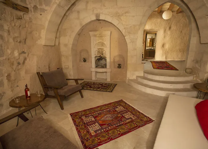 Helike Cave فندق