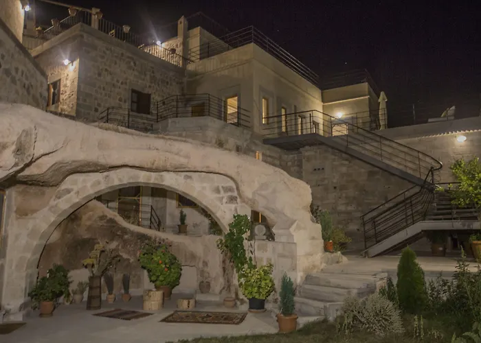 Helike Cave فندق 3*