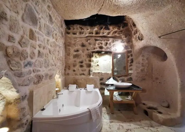 Helike Cave أُتْشيسار