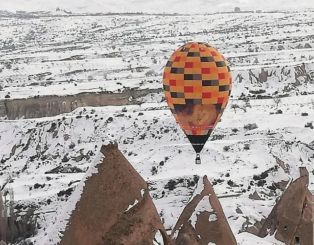 فندق Helike Cave 3*