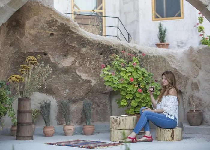 Helike Cave فندق